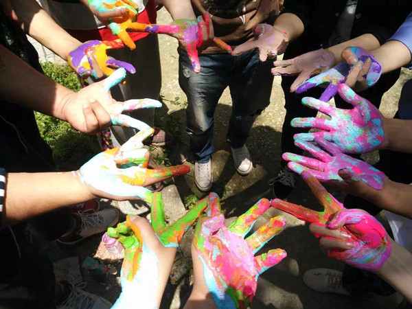 &ldquo;绘出我的中国梦，美化拆违外墙&rdquo;文明标语涂鸦志愿活动