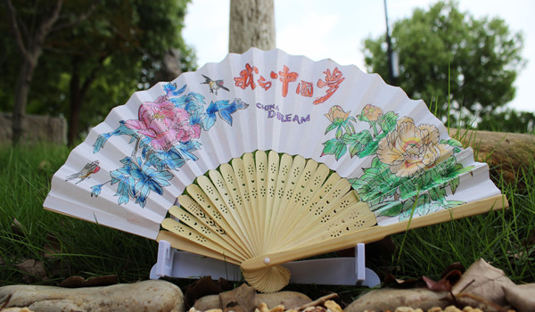 “中国梦”传统纸扇彩绘活动