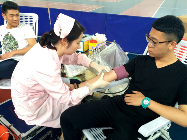 &ldquo;捐献青春热血，彩绘人生画卷&rdquo;无偿献血活动